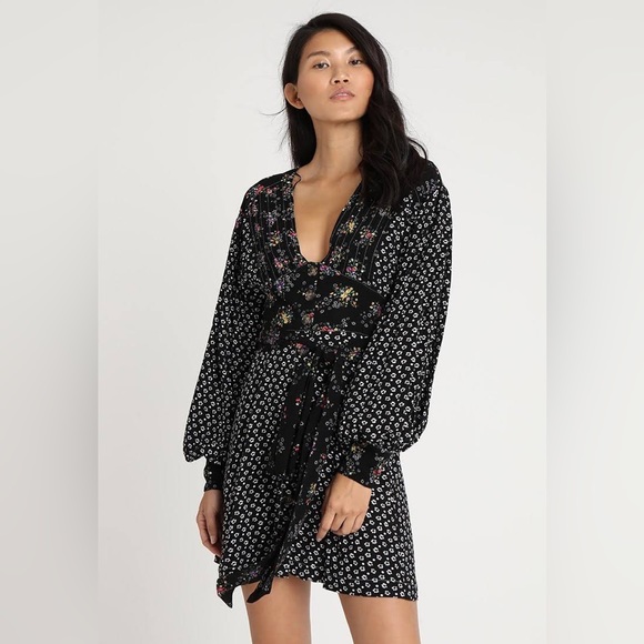 Free People Wonderland Floral Print Mini Dress/ Tunic Sz XS Black Floral Multi - Picture 1 of 16